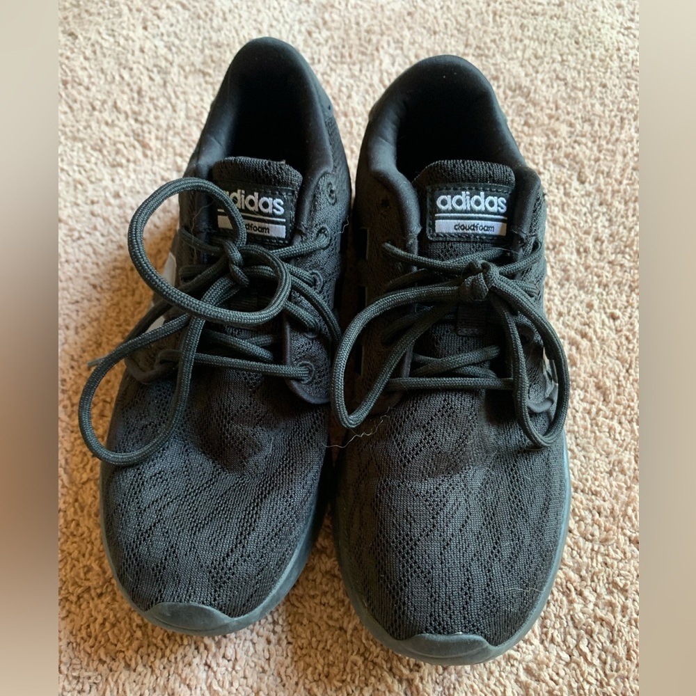 Women’s adidas cloud foam tennis shoes 6